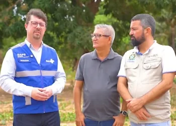 Prefeito Eudes Barros recebe visita de autoridades da saúde no município de Raposa