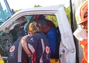 Bombeiros Resgatam Homem Preso nas Ferragens Após Grave Acidente na Avenida dos Portugueses