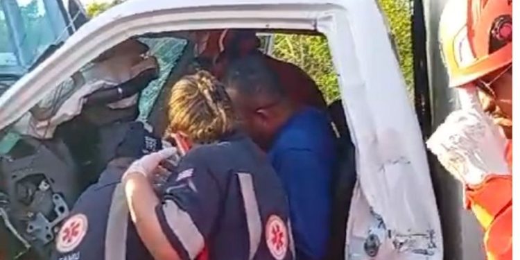 Bombeiros Resgatam Homem Preso nas Ferragens Após Grave Acidente na Avenida dos Portugueses