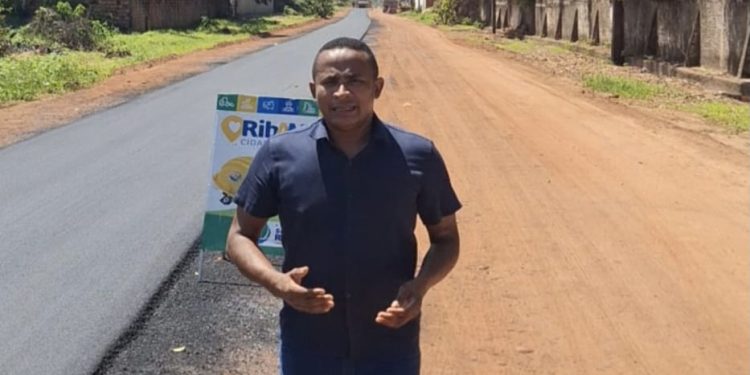 Vereador Neguinho acompanha e fiscaliza obra de pavimentação da Estrada de Acesso a Praia de Ponta Verde em São José de Ribamar