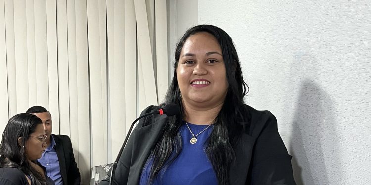 Preocupada com o bem-estar da população, Vereadora Alana Cardoso pede pavimentação e drenagem em vias do Jardim Tropical II