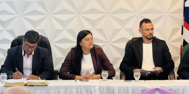 Prefeita Roberta participa da abertura dos trabalhos da Câmara e pede união para desenvolver Axixá