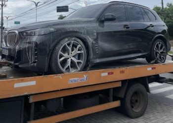 Deputado Júnior Cascaria tem BMW de R$ 650 mil incendiada em frente a salão de beleza em São Luís