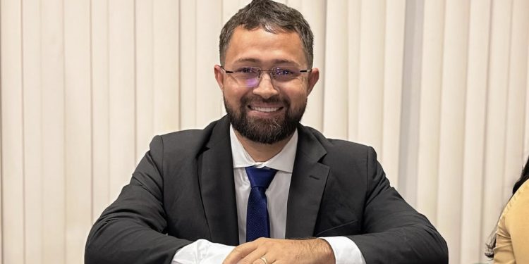 Vereador Rômulo Loirinho solicita pavimentação e urbanização das Avenidas 01 e 02 no Parque Araçagy em São José de Ribamar