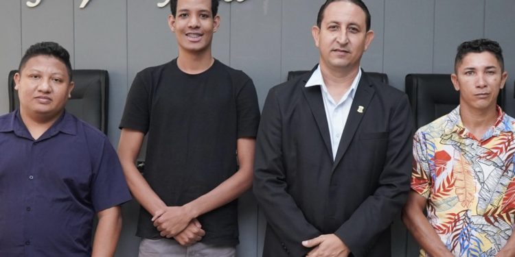 Presidente da Câmara Fernando Feitosa recebe demandas de líderes comunitários de Paço do Lumiar e reforça compromisso com a população