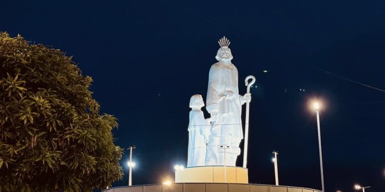 Governador Carlos Brandão participa de missa solene e entrega restauração da estátua de São José de Ribamar nesta terça-feira