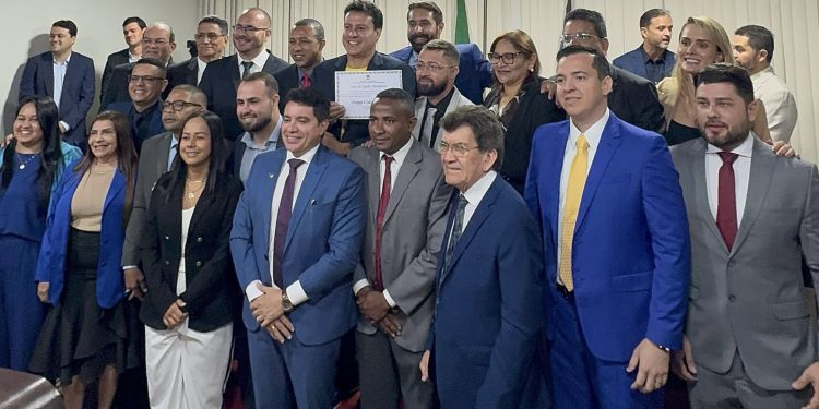 Câmara de São José de Ribamar concede título de cidadão ribamarense ao vice-governador Felipe Camarão