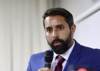 Vereador Fernando Castro solicita a recuperação da malha asfáltica da Avenida principal do Bairro Canavieira em São José de Ribamar