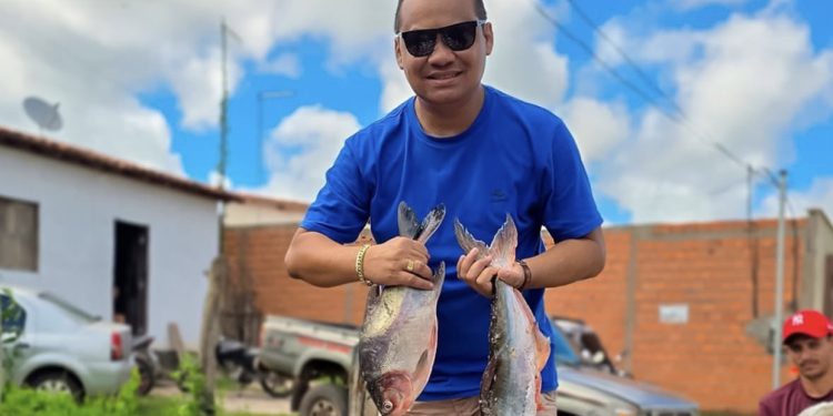 Prefeito César Castro confirma semana santa com fartura e distribui mais de 07 toneladas de peixes em Cachoeira Grande