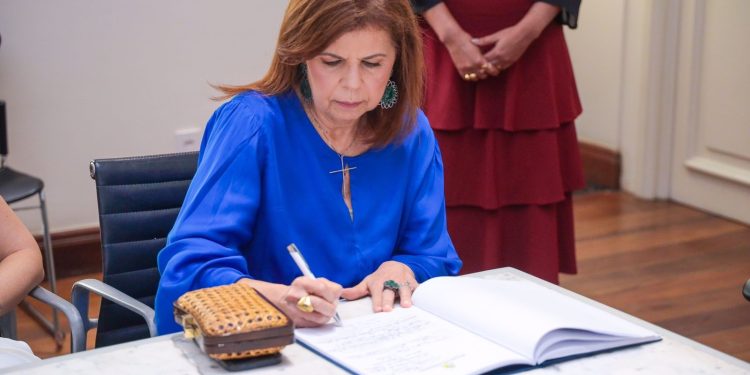 Assembleia legislativa deve convocar Helena Duailibe para assumir vaga a qualquer momento