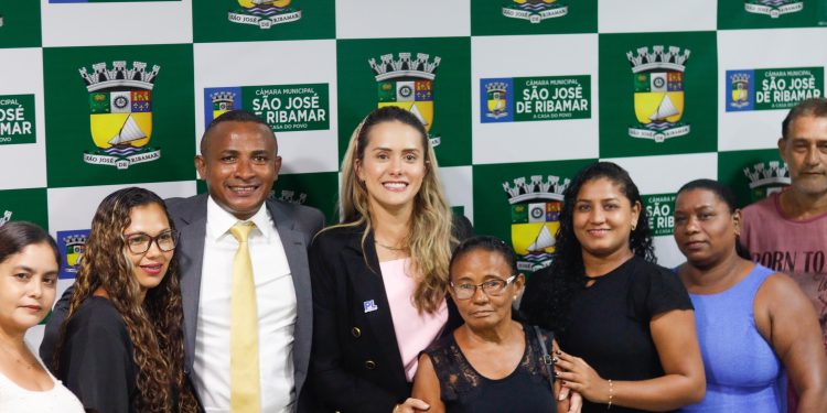 Vereadora Laís Alencar e vereador Neguinho do Parque Jair solicitam manutenção geral na rua travessa do poço no Bairro Sarnambi