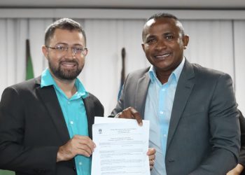 Em indicação conjunta, vereadores Rômulo Loirinho e Neguinho do Parque Jair pedem pavimentação asfáltica em Vias do Bairro Araçagy