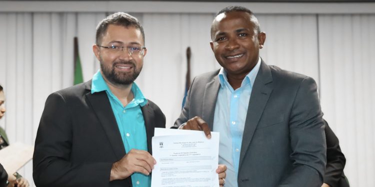 Em indicação conjunta, vereadores Rômulo Loirinho e Neguinho do Parque Jair pedem pavimentação asfáltica em Vias do Bairro Araçagy