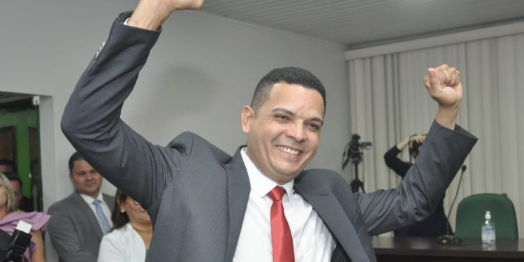 Sem medir esforços, vereador Fik Fik pede obras de pavimentação em ruas do Bairro Dr. José Silva em São José de Ribamar