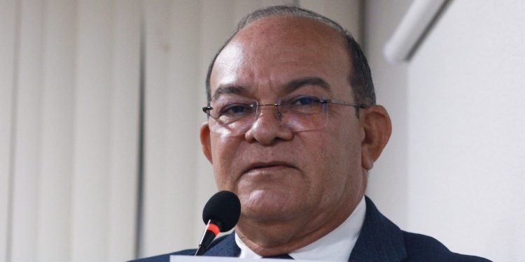 Vereador Beto das Vilas solicita pavimentação da Alameda Rosário no Jardim Tropical em Ribamar