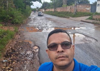 Vereador Fik Fik fiscaliza situação da via de acesso ao Turiuba e flagra tráfego intenso de veículos pesados de construtora
