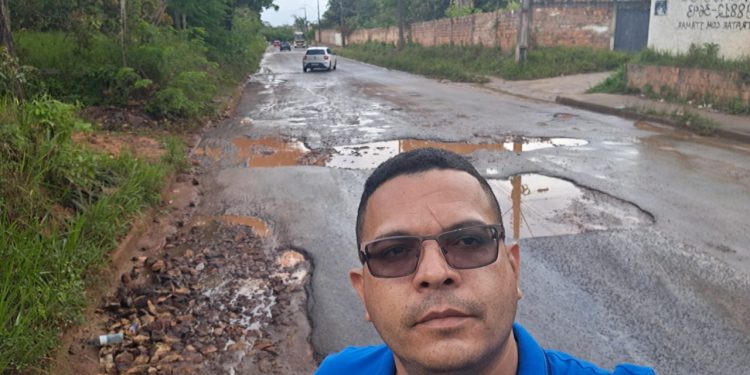 Vereador Fik Fik fiscaliza situação da via de acesso ao Turiuba e flagra tráfego intenso de veículos pesados de construtora