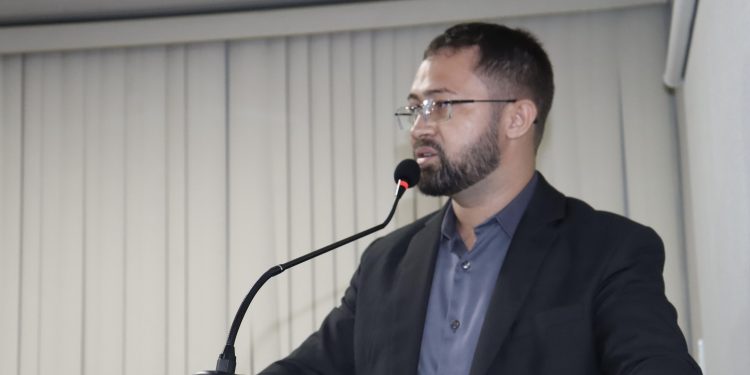 Com atuação direta nos Bairros, Vereador Rômulo Loirinho pede infraestrutura geral para vias do Parque Araçagy