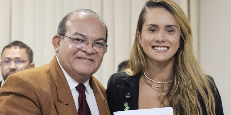 Vereadora Laís Alencar e Vereador Beto das Vilas solicitam Praça com Quadra Poliesportiva para Vila Sarney Filho I em Ribamar