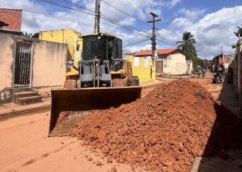 Após ter indicação atendida, Vereador Mário Santos vistoria e fiscaliza operação tapa-buracos na região limítrofe de Ribamar