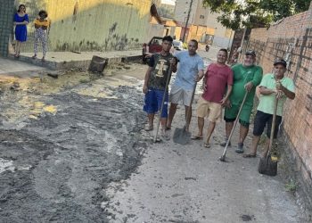 Com o apoio da população da Maiobinha, Vereador Mário Santos “arregaça as mangas” e inicia recuperação de via com recursos próprios em Ribamar