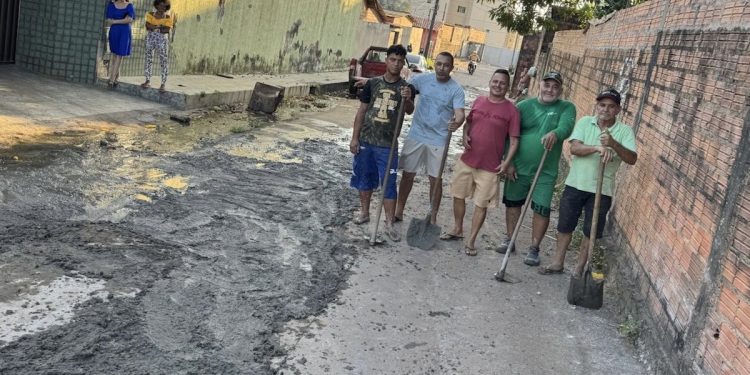 Com o apoio da população da Maiobinha, Vereador Mário Santos “arregaça as mangas” e inicia recuperação de via com recursos próprios em Ribamar