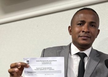 Vereador Neguinho do Parque Jair pede a limpeza geral e revitalização da Praça da Família, no Jardim Turu em Ribamar