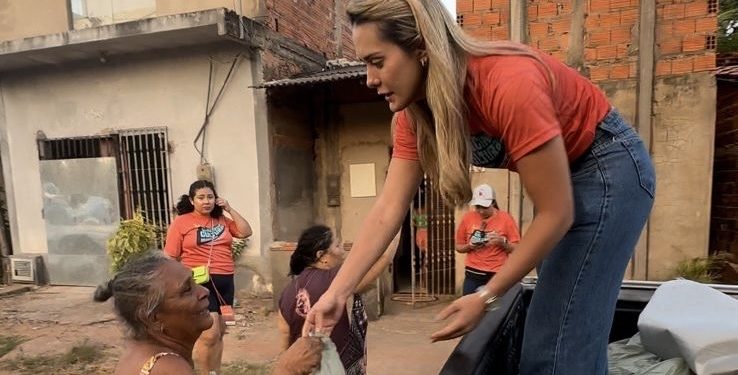 Vereadora Laís Alencar leva amor e solidariedade durante entrega de cestas arrecadadas na gincana cultural junto com as equipes participantes