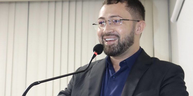 Pensando no bem-estar da comunidade escolar, Rômulo Loirinho pede a construção da cobertura da quadra da escola Raimundo Rocha Leal na Vila Tamer em Ribamar