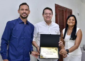 Vinicius Ferro participa de entrega de obras no aniversário de Axixá e recebe Título de cidadão honorário axixaense