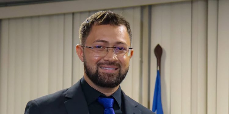 Vereador Rômulo Loirinho pede pavimentação, meio-fio e sarjeta para Rua das Margaridas no Parque Araçagy em Ribamar