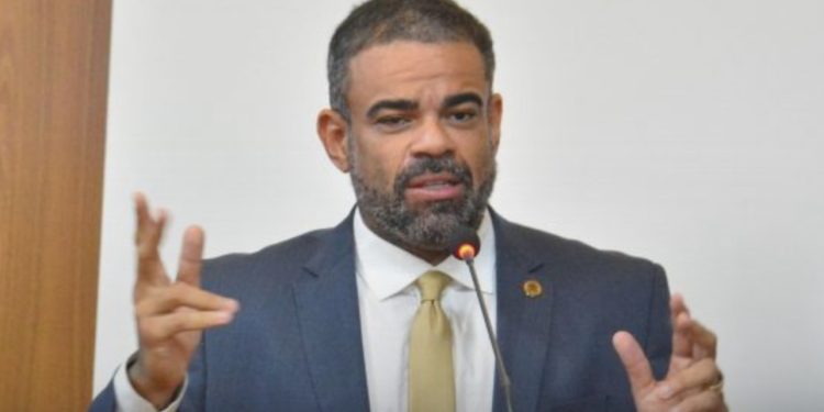 Em crescente aceitação popular, Paulo Victor desmente factoides, confirma projeto rumo a assembleia legislativa e intensifica agenda política