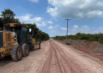 Máquinas iniciam a pavimentação asfáltica da zona rural de Icatu e gestão do prefeito Walace alcança recorde histórico de obras e popularidade