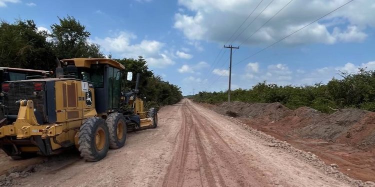 Máquinas iniciam a pavimentação asfáltica da zona rural de Icatu e gestão do prefeito Walace alcança recorde histórico de obras e popularidade