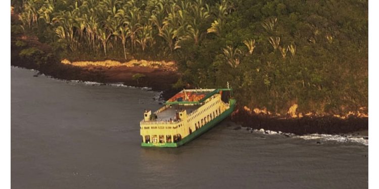 Comandante dorme e Ferryboat esbarra em ilha durante travessia entre São Luís e Alcântara