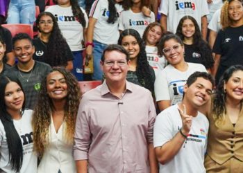 SEPLAN Leva Transparência à Escola: Secretário Vinicius Ferro Apresenta Balanço Cidadão a Alunos do IEMA Rio Anil