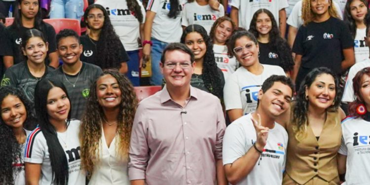 SEPLAN Leva Transparência à Escola: Secretário Vinicius Ferro Apresenta Balanço Cidadão a Alunos do IEMA Rio Anil