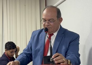 Vereador Beto das Vilas cobra recuperação asfáltica de ruas no bairro Tijupá Queimado