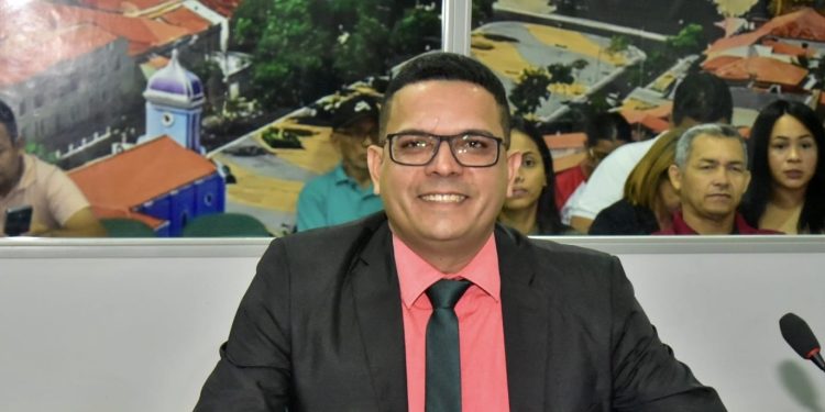 Vereador Fik Fik solicita revitalização da Praça da Quinta em São José de Ribamar