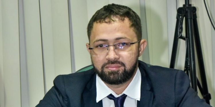 Vereador Rômulo Loirinho solicita limpeza urgente do Cemitério do Araçagy em São José de Ribamar