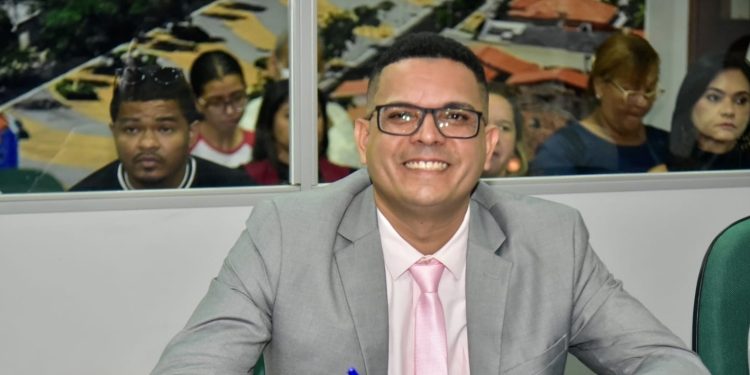 Vereador Fik Fik segue atuante e solicita pavimentação de ruas na Vila São José