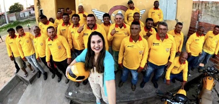 Com atenção especial aos trabalhadores, Bruna Pessoa entrega novos uniformes aos mototaxistas de Presidente Dutra
