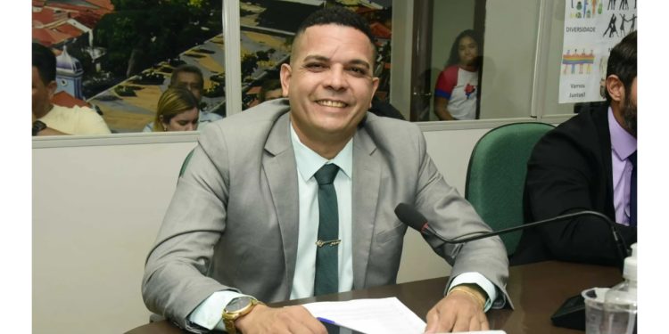 Comprometido com a população, vereador Fik Fik solicita Operação Tapa-Buracos na Vila São José