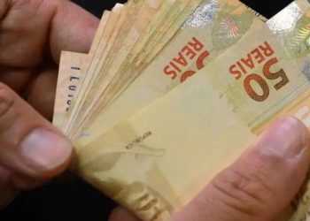 Empresas têm até hoje para pagar a 1ª parcela do 13º, atraso gera multa e penalidades