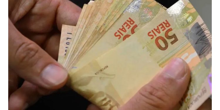 Empresas têm até hoje para pagar a 1ª parcela do 13º, atraso gera multa e penalidades