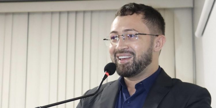 Vereador Rômulo Loirinho pede a implantação de pontos de ônibus cobertos nos Bairros Alonso Costa, Parque Araçagy e Miritiua