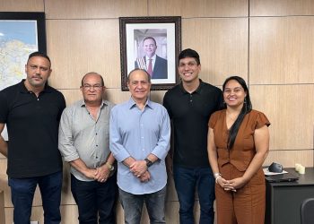 Alana Cardoso, Beto das Vilas e Juliano Soares buscam obras e ações para São José de Ribamar em reunião com secretário estadual de Infraestrutura