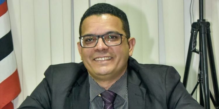 Câmara aprova indicação do Vereador Fik Fik para ampliar e modernizar iluminação do Campo do Cruzador no Bairro da Quinta