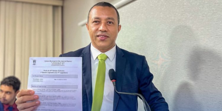 Vereador Mário Santos solicita iluminação para campos de futebol no Bom Jardim e na Maiobinha