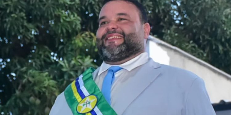 Dr. Guilherme paga maior abono salarial da Educação e entra pra História como melhor Prefeito de Primeira Cruz